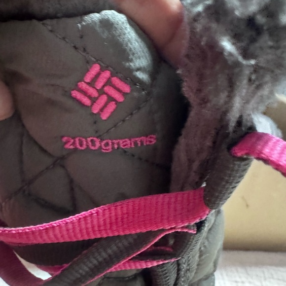 Columbia boots for girl size 5 like new , grey color - Picture 8 of 10